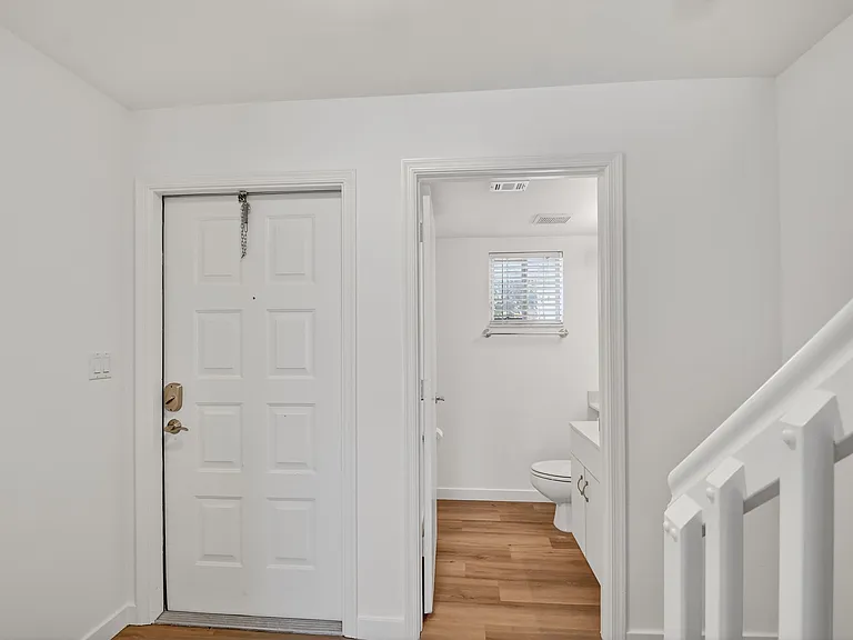 101 Half Moon Cir #B — Photo 5