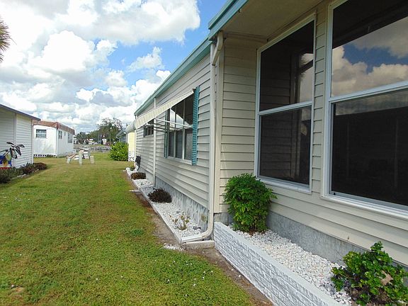 4th image of 226 Flamboyant St