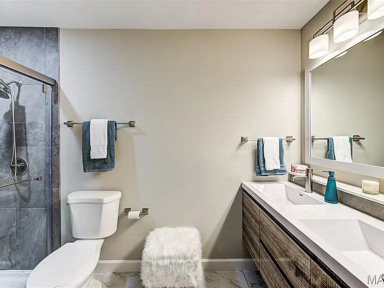 4250 Lindell Blvd #A — Photo 22