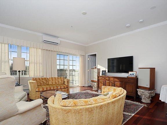 3rd image of 100 Alden St #U306
