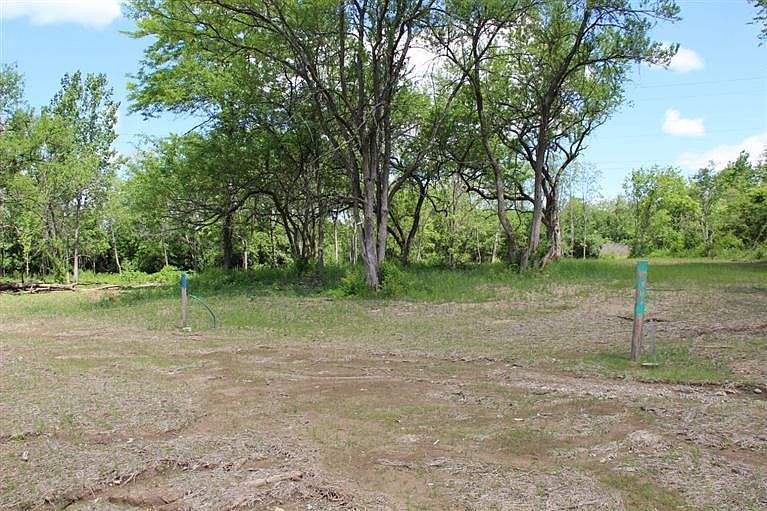 2nd image of 6902 Walnut Meadows Dr