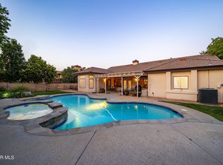42237 Round Hill Dr, Lancaster, CA 93536