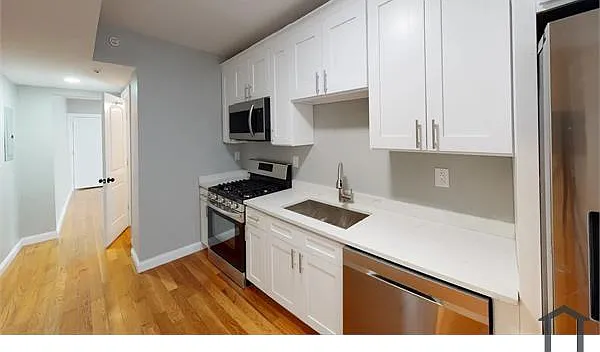 16 Gaston St #2R — Photo 6