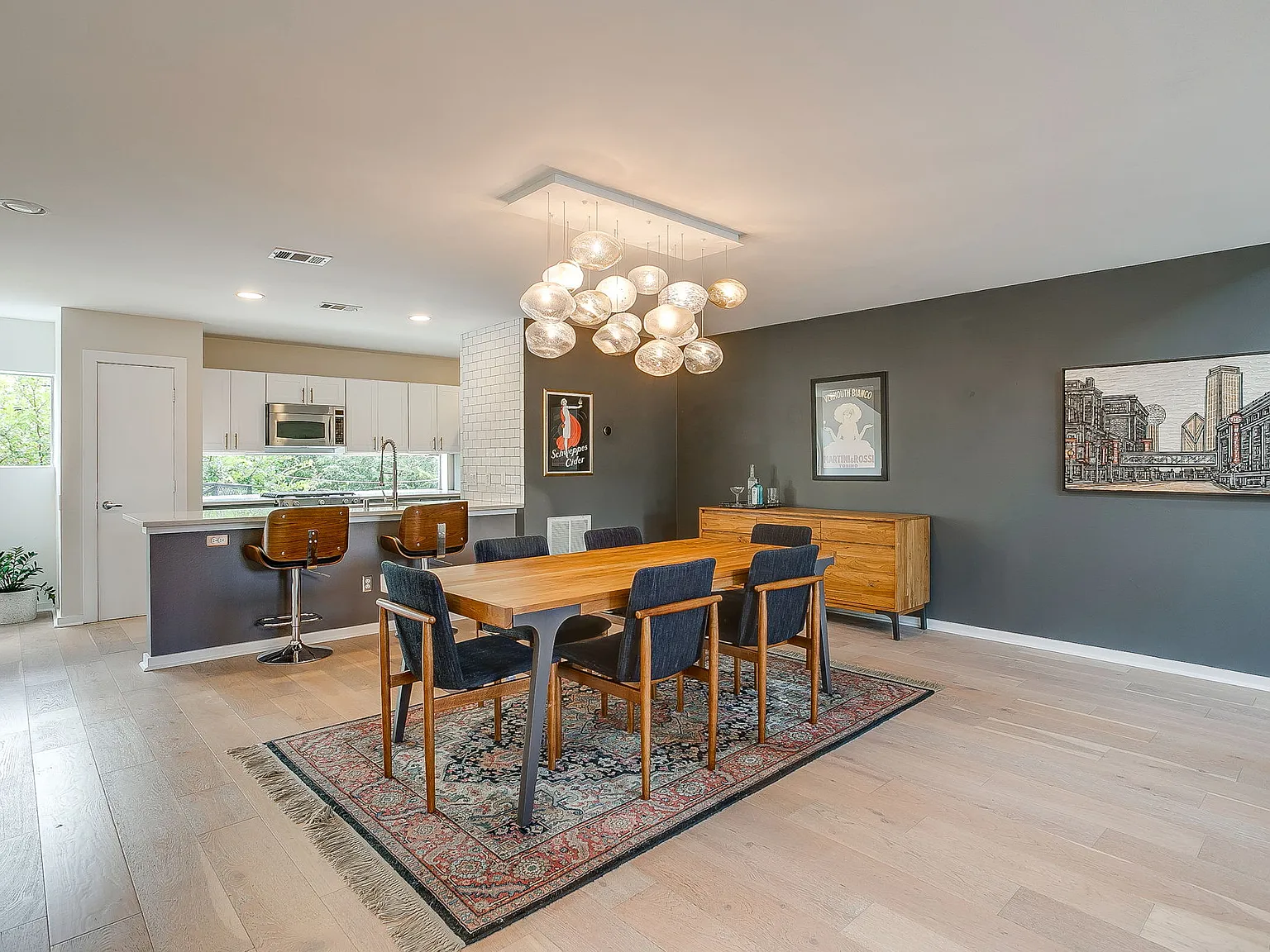 3 bed, 1974 sqft, $2,750 — Photo 3