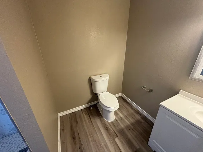 909 College Ave — Photo 28