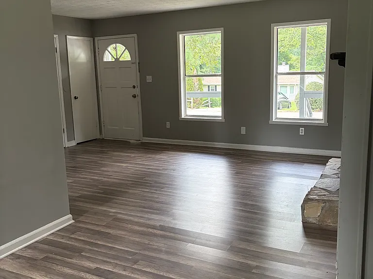 531 Carithers Rd — Photo 3