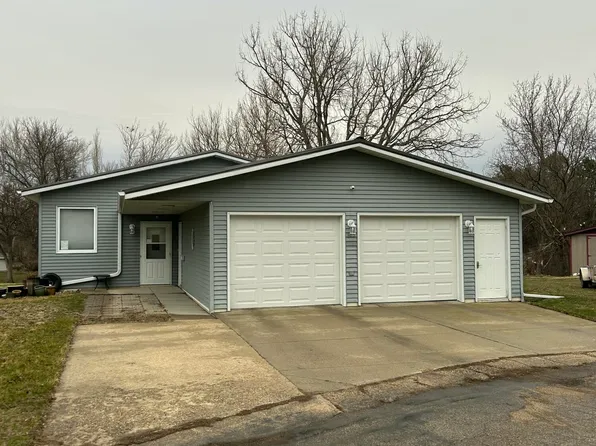 605 Circle Dr, Clear Lake, SD 57226