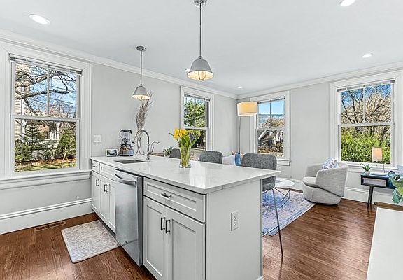 4th image of 67 Church St #67