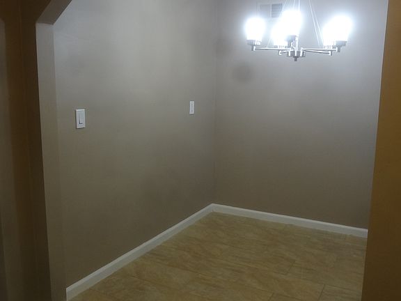 4th image of 949 Goldenrod St