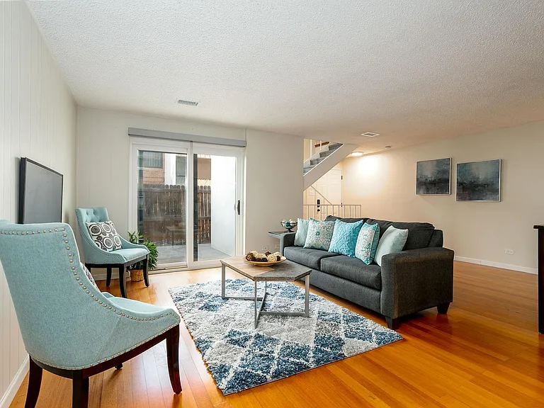 2835 S Locust St — Photo 5