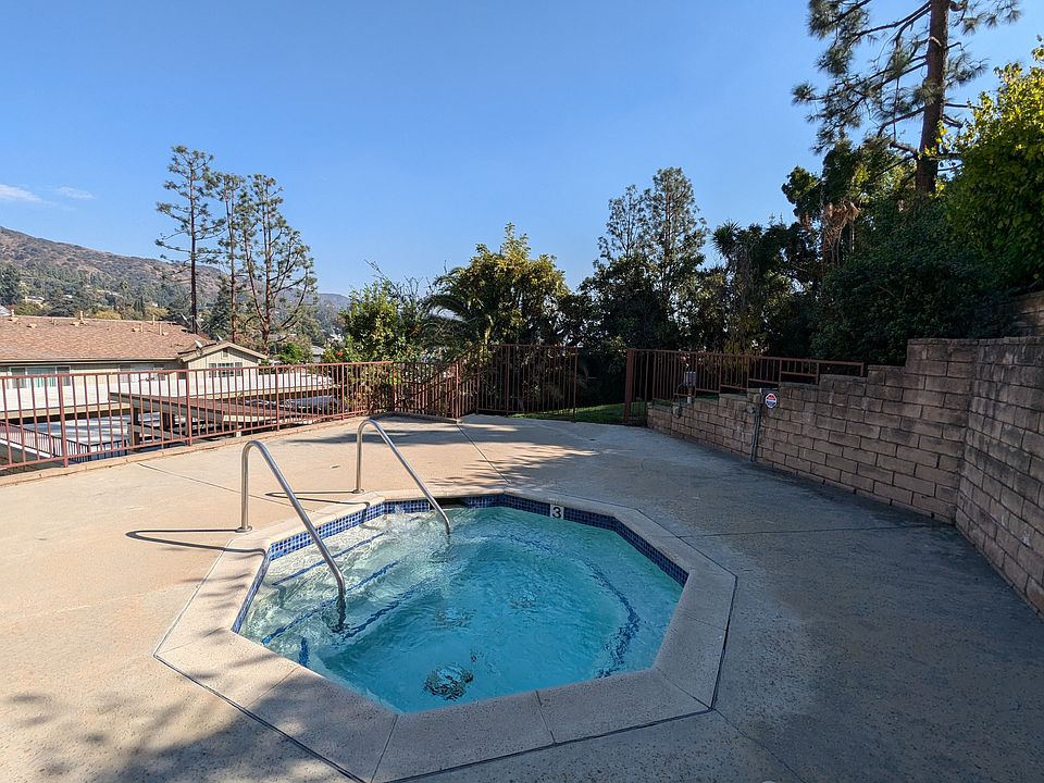 Jacuzzi and grass area