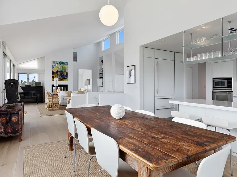 114 Dune Rd — Photo 23