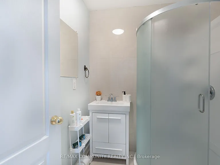 33 Windsor Ave — Photo 13
