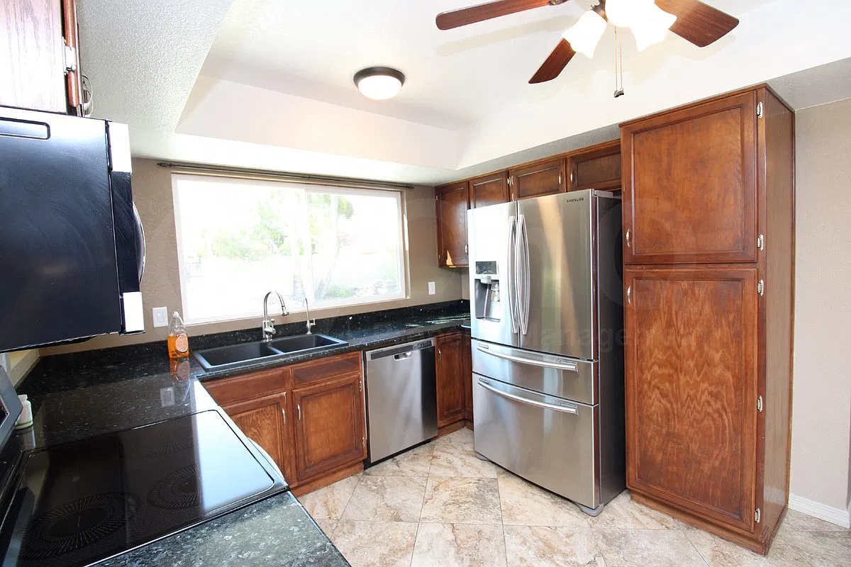 3 bed, 2.5 bath, 1755 sqft, $2,649 — Photo 4
