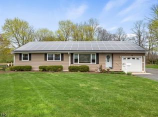 16 Essex Rd, Washington, NJ 07882