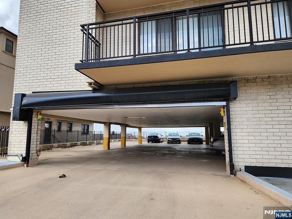 1st image of 233 12th St APT 4E