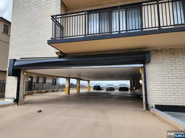 233 12th St APT 4E, Palisades Park, NJ 07650