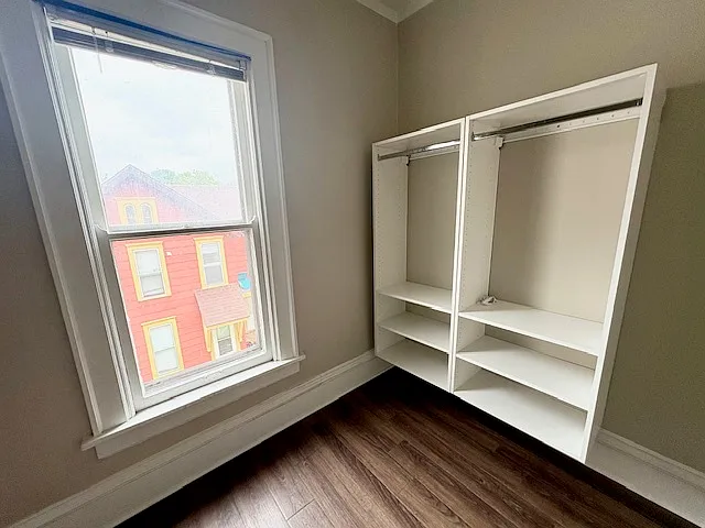 Building Photo - 104 E Dayton St #2