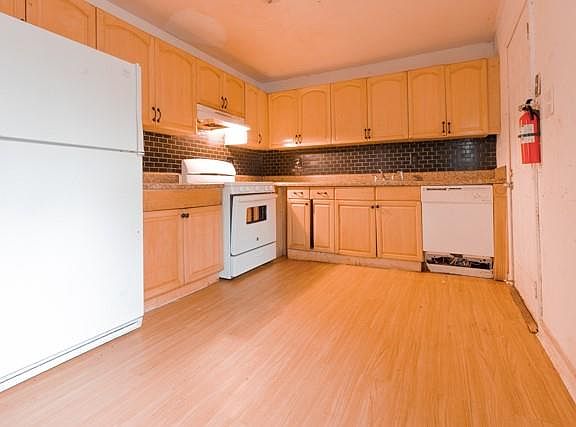 5th image of 885 Kennesaw Dr