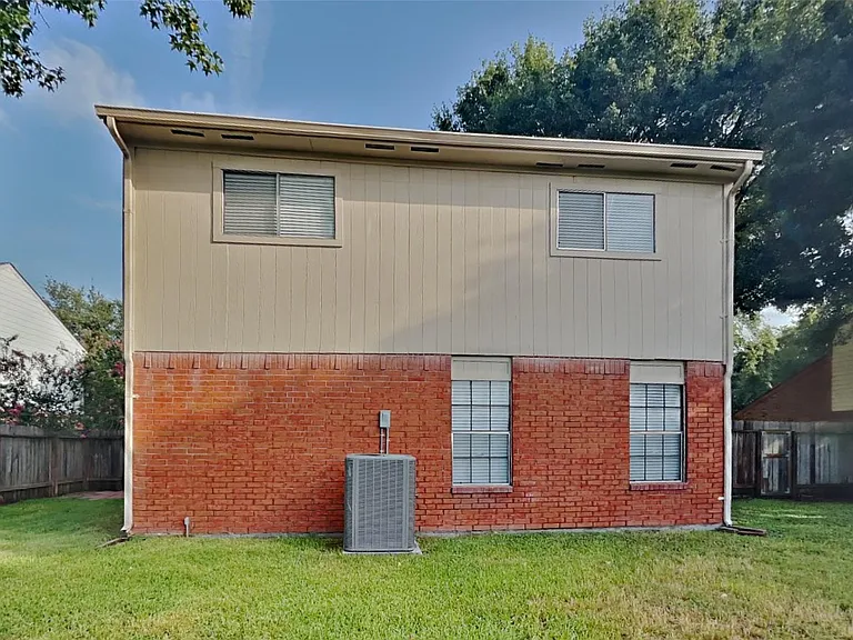 8022 Pine Falls Dr — Photo 17