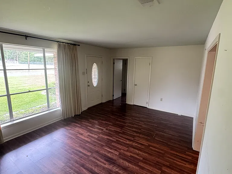 695 Maxine Dr — Photo 7