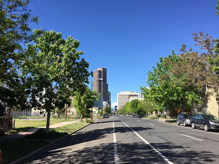 8 blocks to heart of downtown