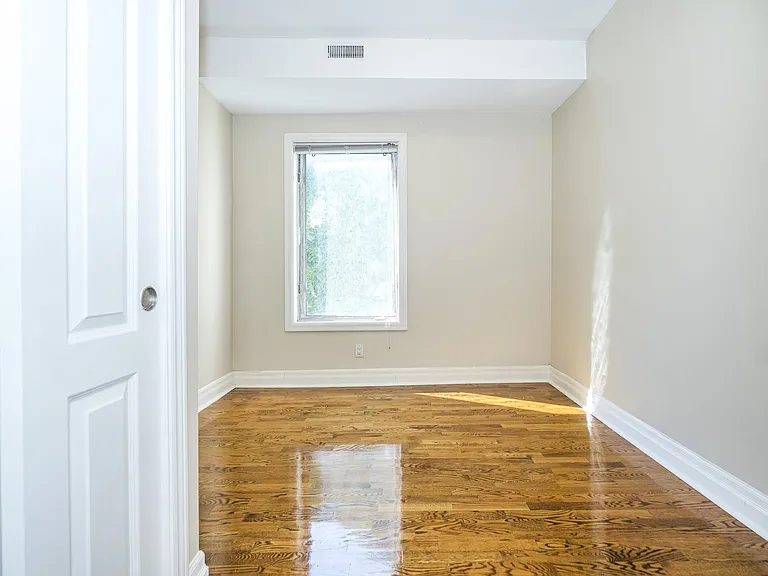 155 Robert St #C — Photo 6