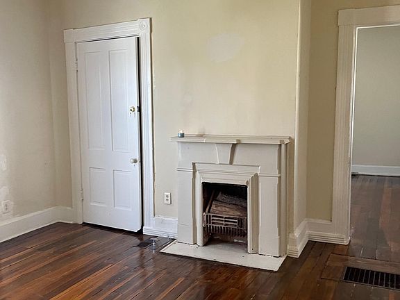 5th image of 112 Hallie Irvine St #2