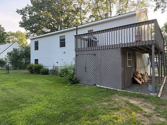 5th image of 95 Meadow St