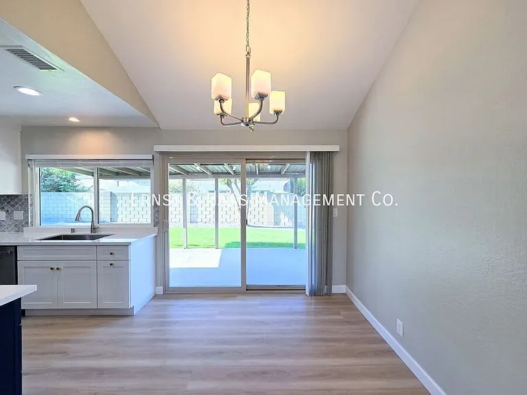 13118 Carolyn St — Photo 7