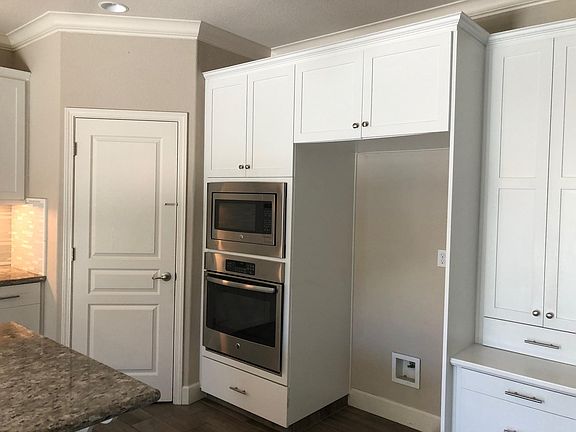 4th image of 2925 Westport Cir