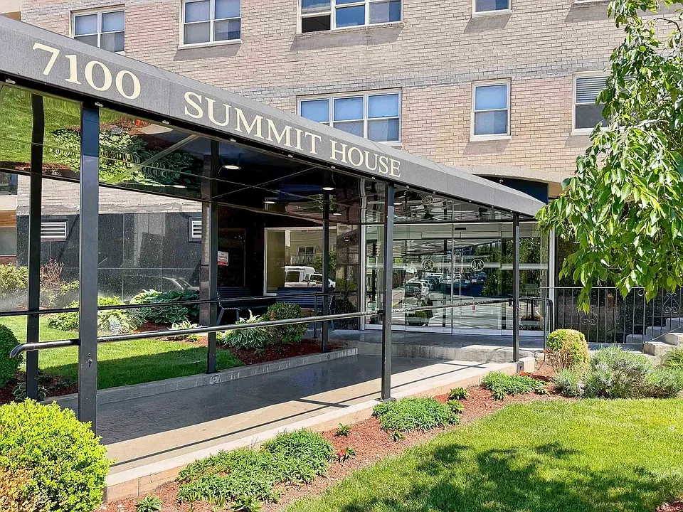 7100 Boulevard East #9K