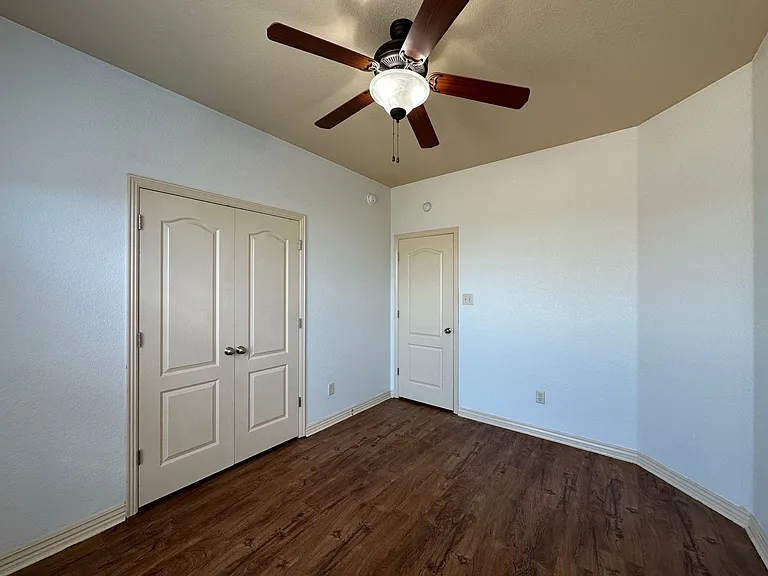 612 Windbrook Ct — Photo 21