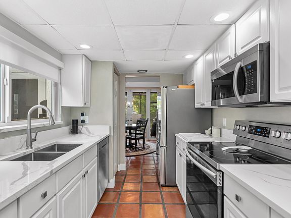 5th image of 660 Kensington Place #10a