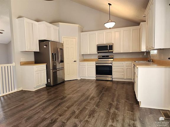 2nd image of 1340 Overbrooke Dr