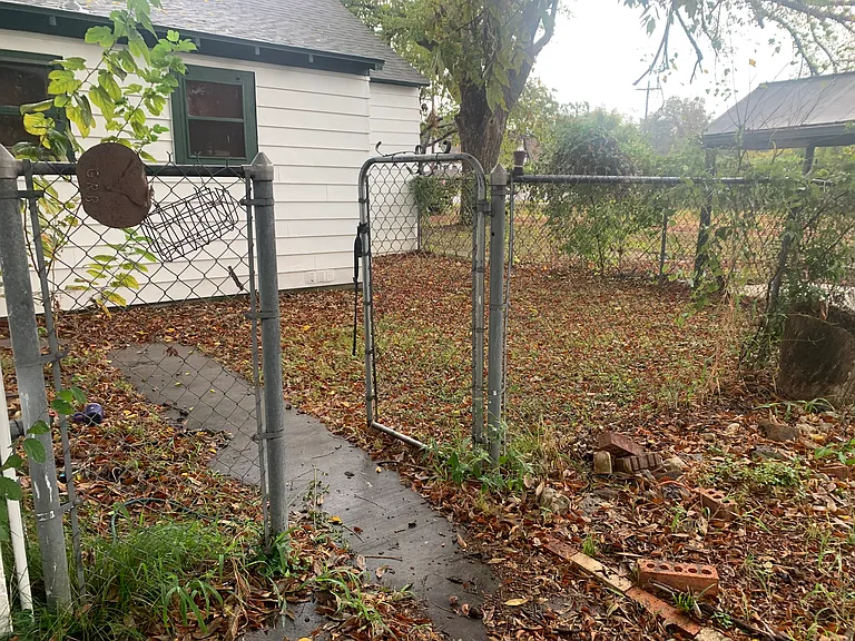 204 W Harrell St #B — Photo 6