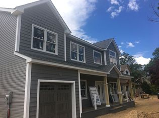 46 Roslyn St, Islip Terrace, NY 11752