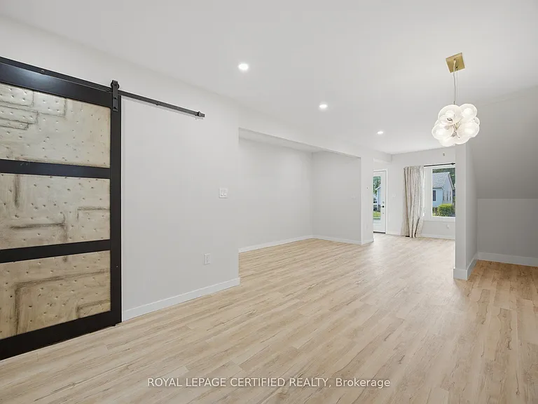 5759 Robinson St — Photo 12