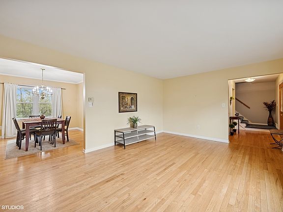 4th image of 537 Lawndale Ave