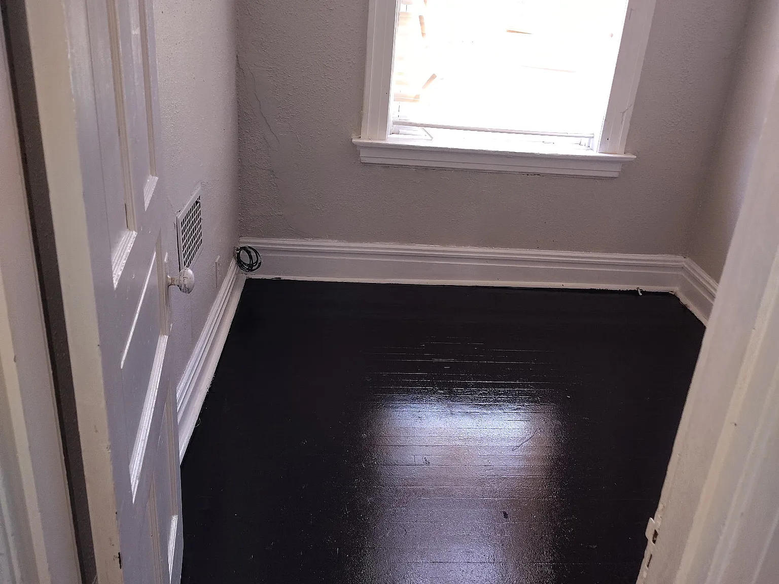 3 bed, 1000 sqft, $1,200 — Photo 3