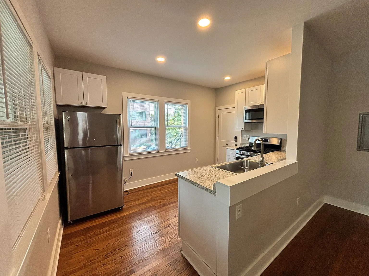 Studio, 500 sqft, $1,450 — Photo 2