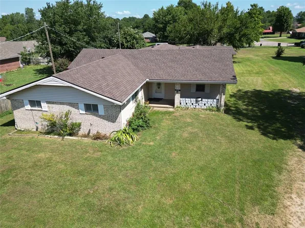 904 E Adams St, Holdenville, OK 74848