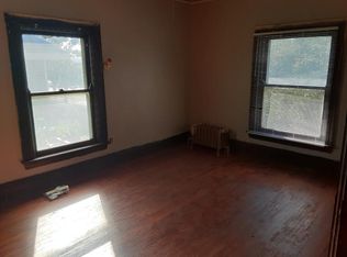 1320 1st Ave NW - B, Cedar Rapids, IA 52405