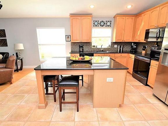 5th image of 352 Ventura Dr #A