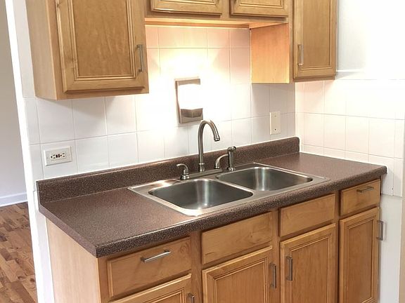 5th image of 5423 N Winthrop Ave APT 500