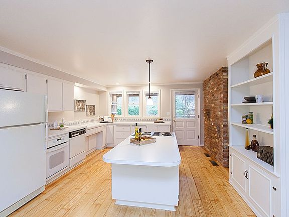 3rd image of 21815 108th Street Ct E