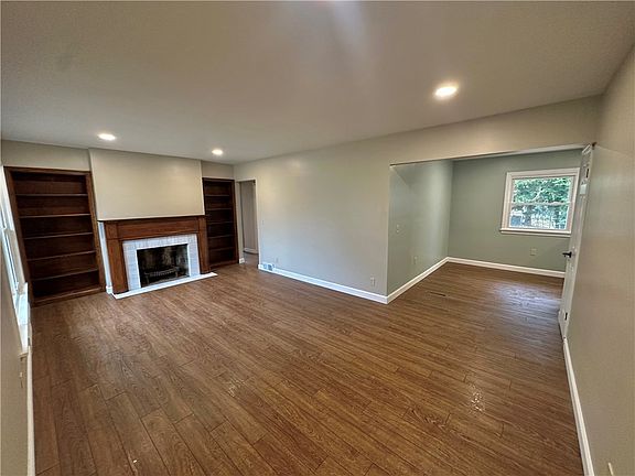 3rd image of 105 W Leasure Ave