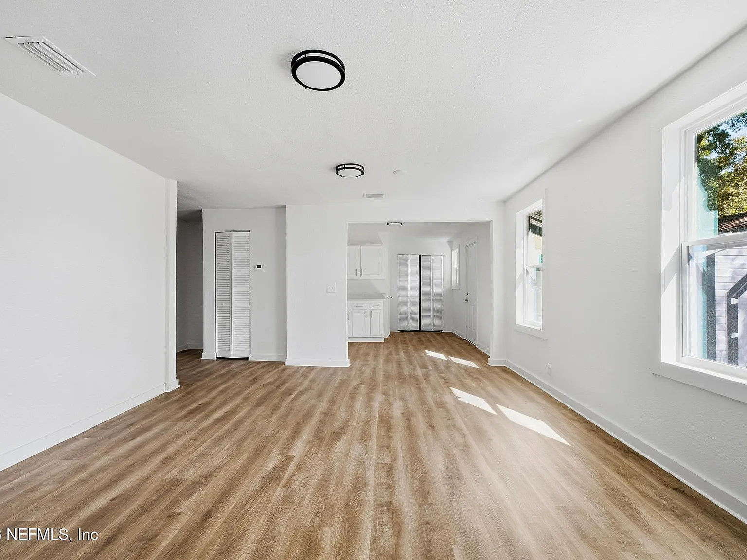 3 bed, 2.0 bath, 1164 sqft, $1,385 — Photo 4