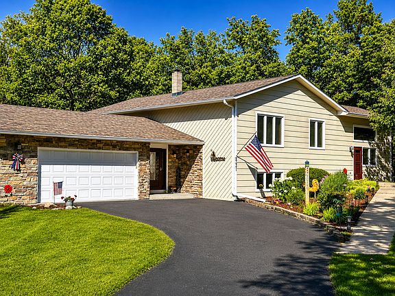 4th image of 8331 Red Pine Cir