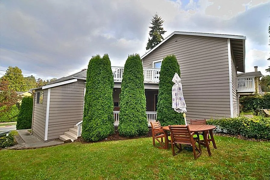 3 bed, 1200 sqft, $3,707 — Photo 1